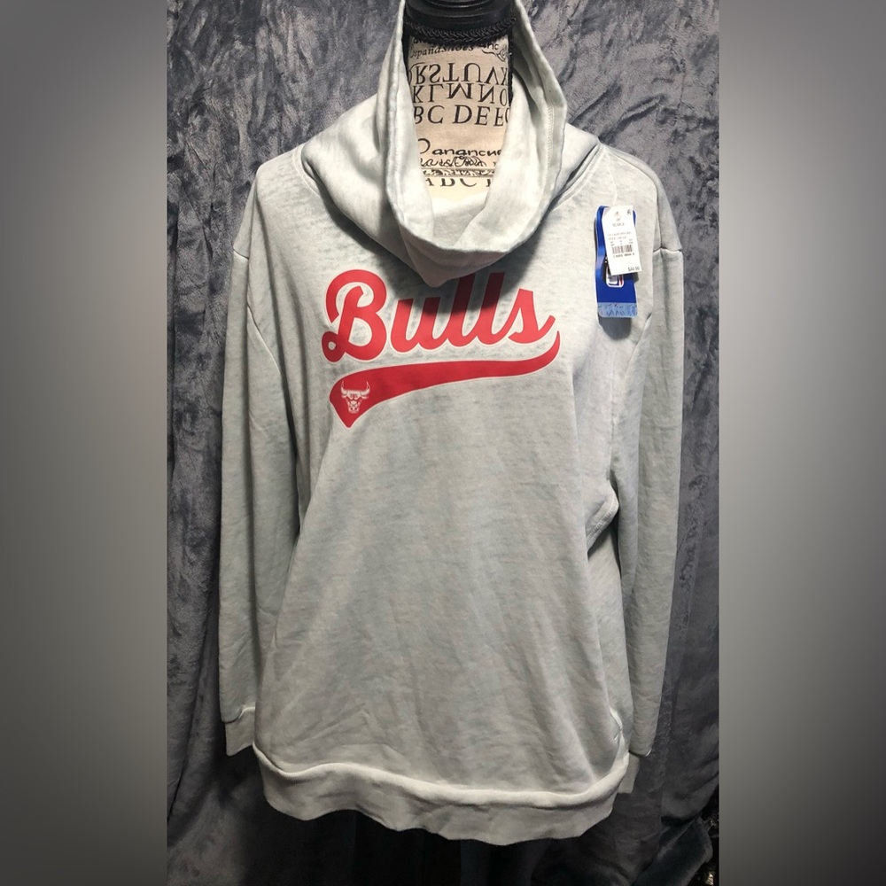NBA Light Gray Bulls Turtleneck Sweatshirt